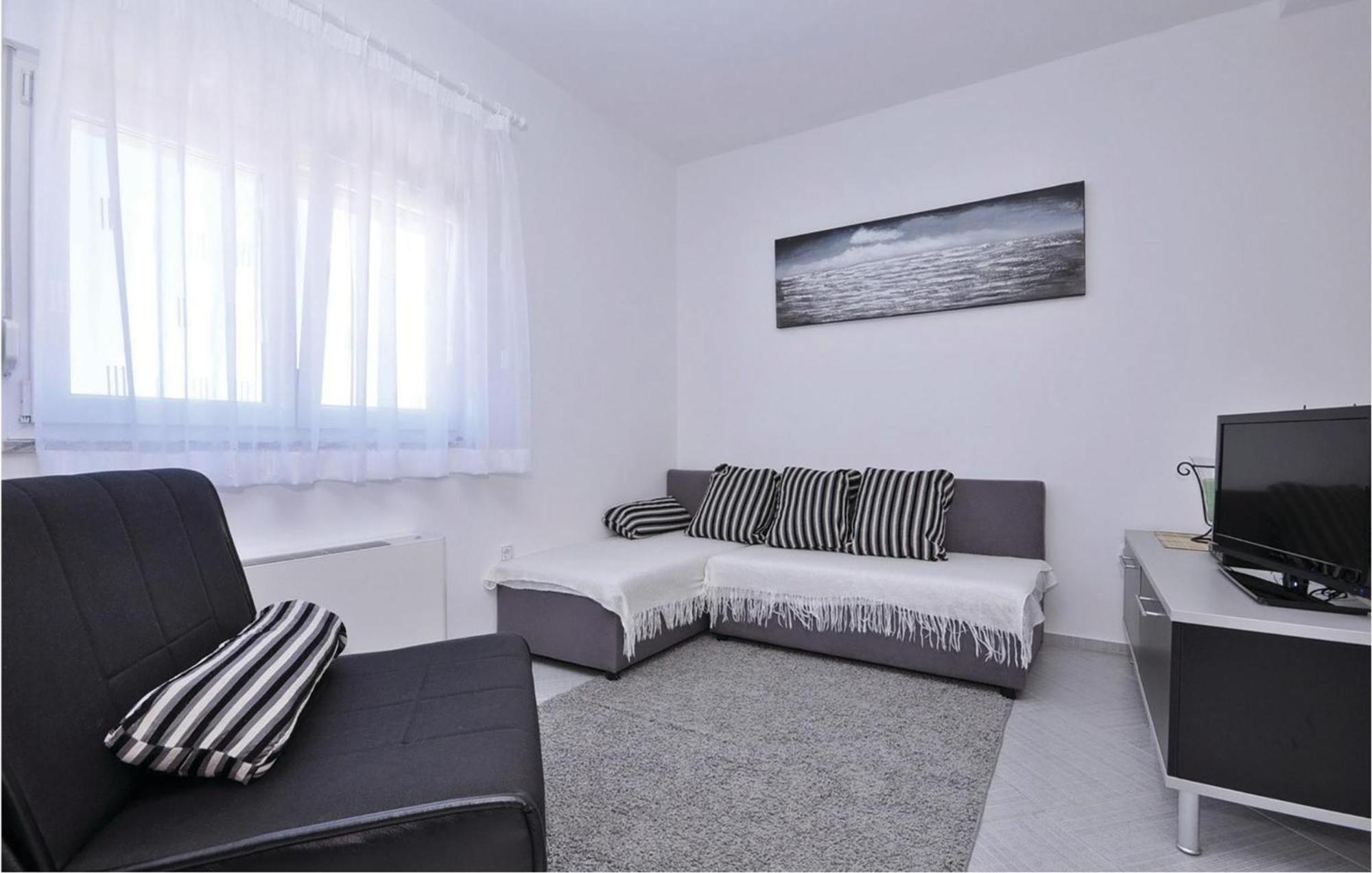 1 Bedroom Cozy Apartment In Bibinje Exteriér fotografie