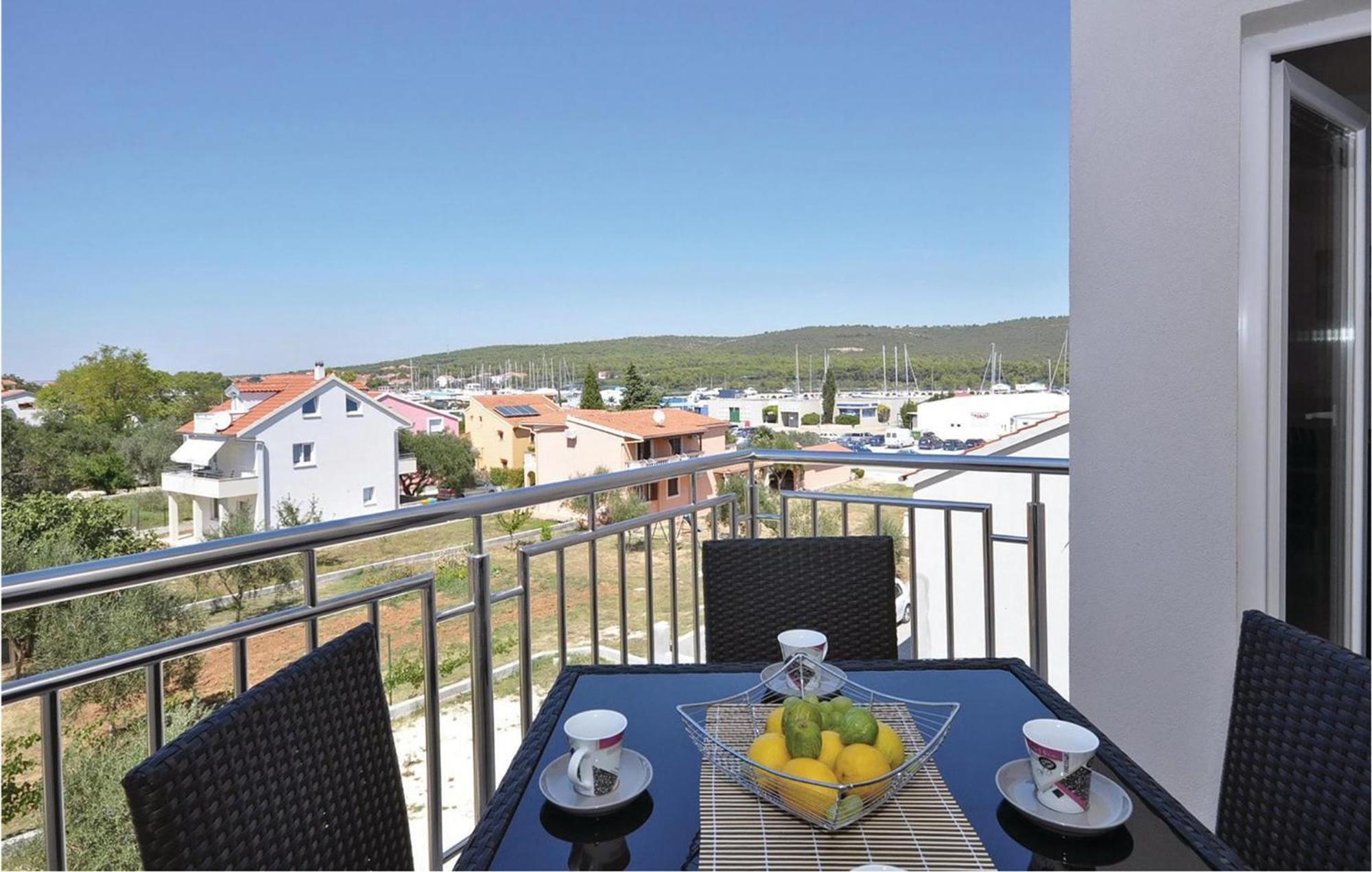 1 Bedroom Cozy Apartment In Bibinje Exteriér fotografie